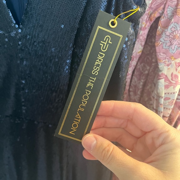 Dress the population Sandra Sequin Gown. - Picture 9 of 9